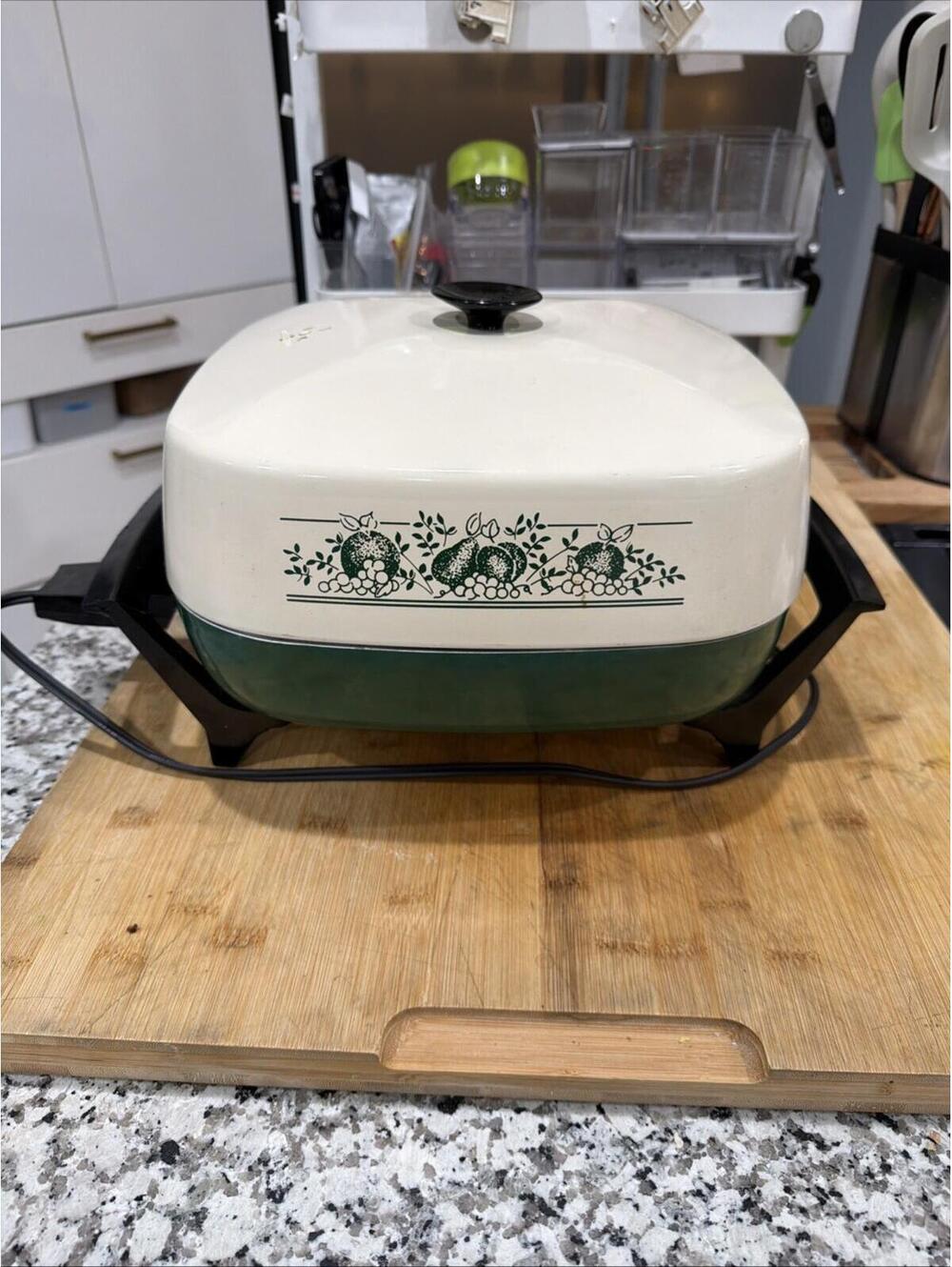 VTG West Bend #72017 Electric Skillet 8x7x12” Green Base-Ivory Lid Tested works*